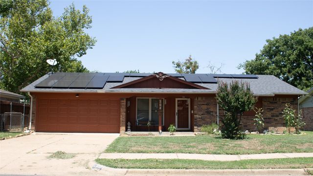 304 NW Suzanne Terrace, Burleson, TX 76028