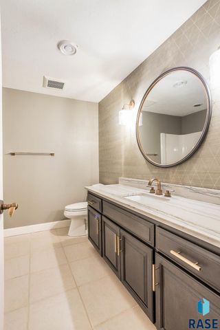 7329 S Russet Dr, Sioux Falls, SD 57108