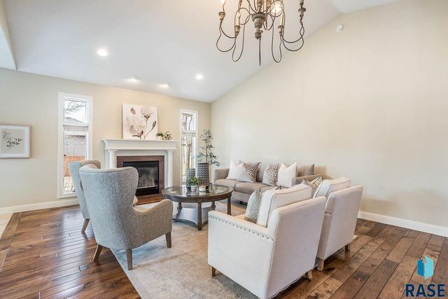 7329 S Russet Dr, Sioux Falls, SD 57108