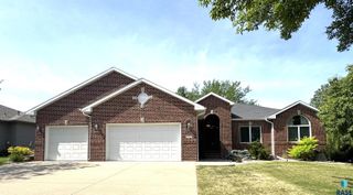 7329 S Russet Dr, Sioux Falls, SD 57108