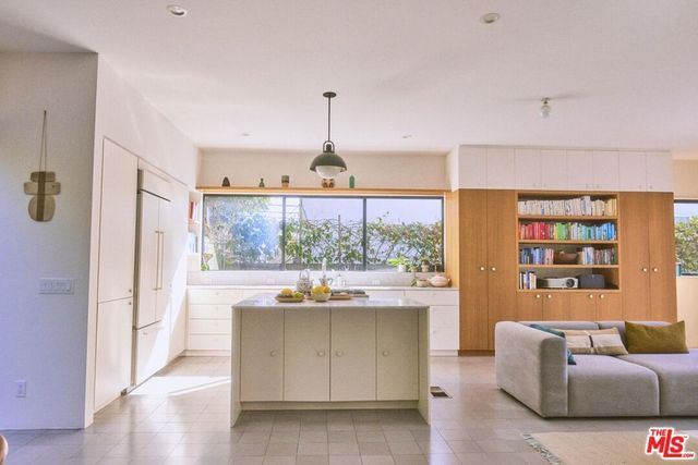 906 Superba Avenue, Venice, CA 90291