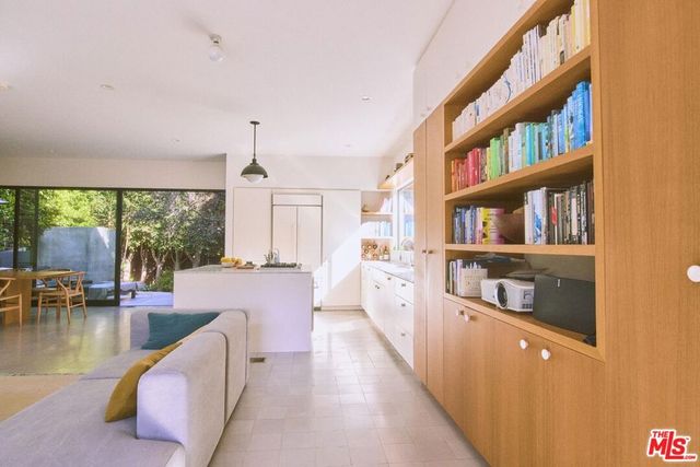 906 Superba Avenue, Venice, CA 90291