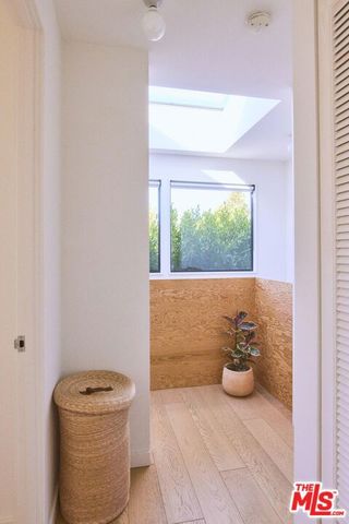 906 Superba Avenue, Venice, CA 90291