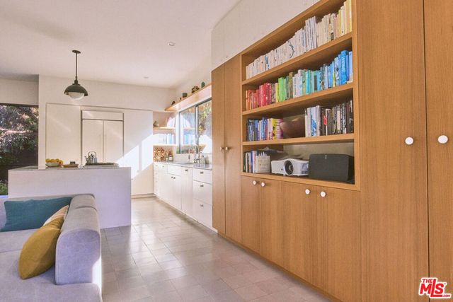 906 Superba Avenue, Venice, CA 90291