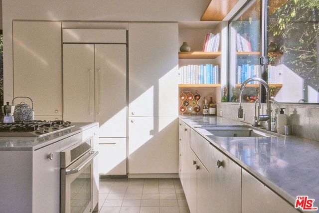 906 Superba Avenue, Venice, CA 90291