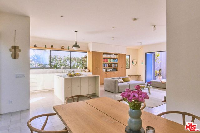 906 Superba Avenue, Venice, CA 90291