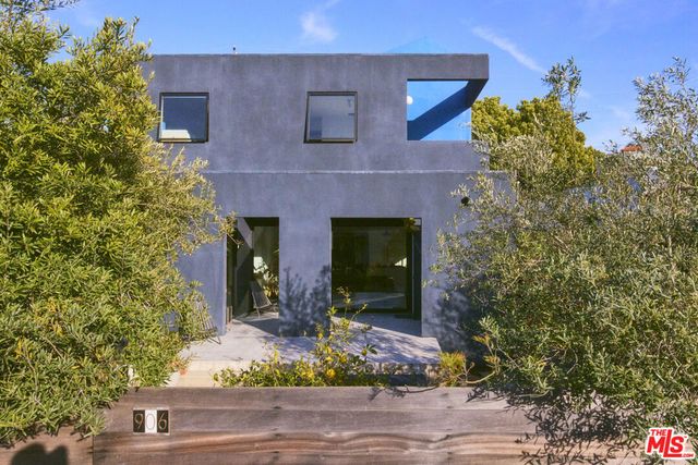 906 Superba Avenue, Venice, CA 90291