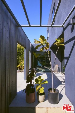 906 Superba Avenue, Venice, CA 90291