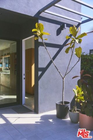 906 Superba Avenue, Venice, CA 90291