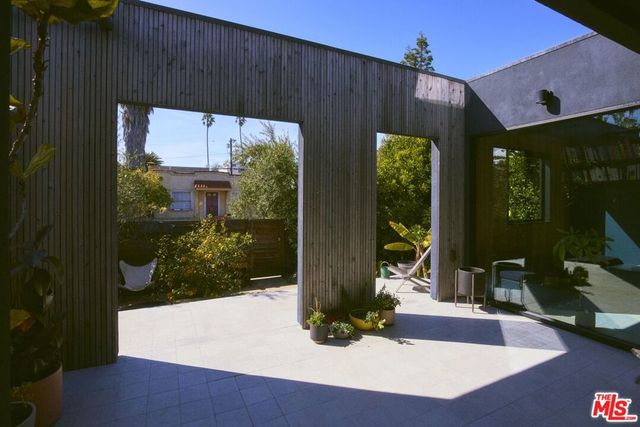 906 Superba Avenue, Venice, CA 90291