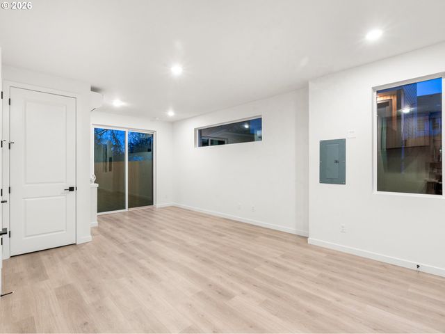 8334 N Bank St, Portland, OR 97203