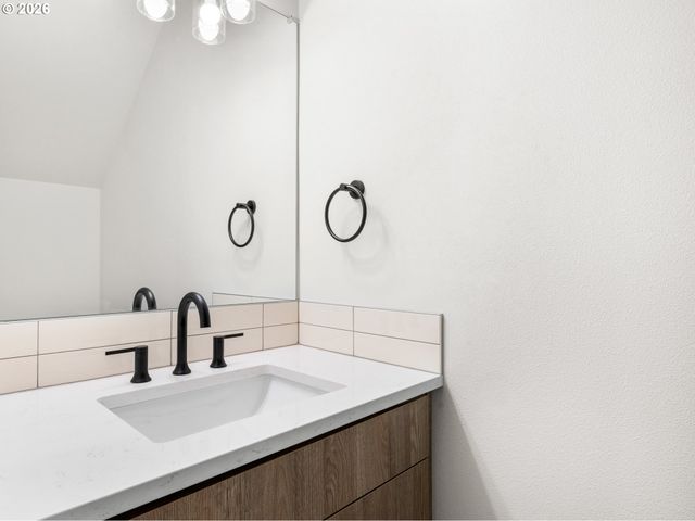 8334 N Bank St, Portland, OR 97203