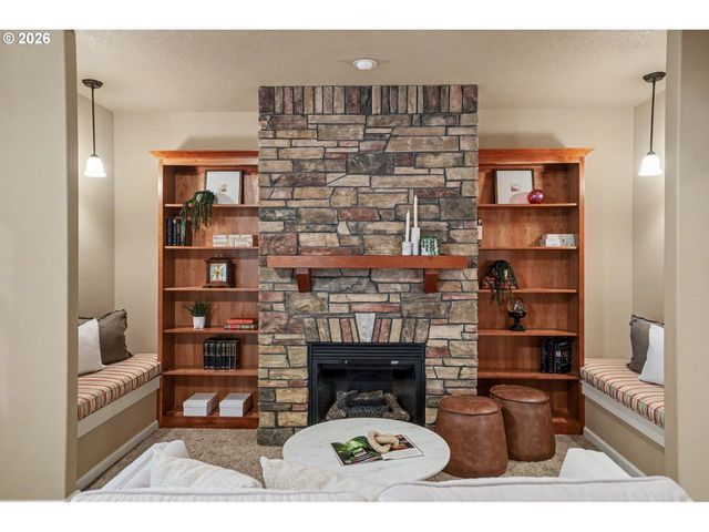 5428 SWALLOWTAIL St, Salem, OR 97306