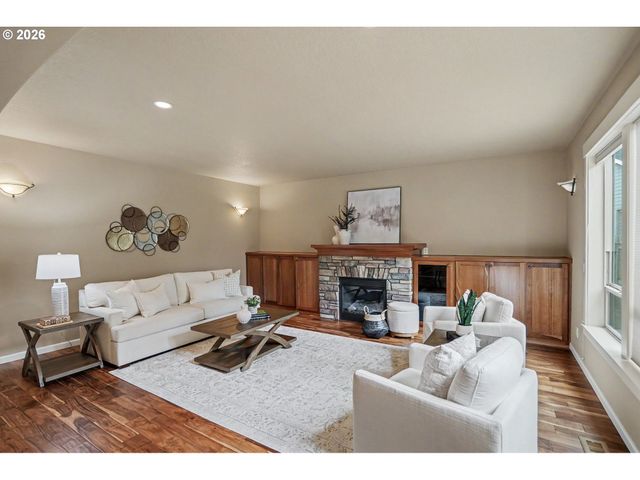 5428 SWALLOWTAIL St, Salem, OR 97306