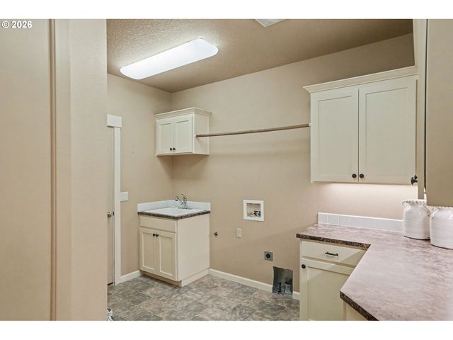 5428 SWALLOWTAIL St, Salem, OR 97306