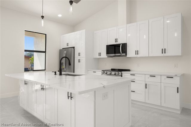 311 N Fondulac Road, Avon Park, FL 33825