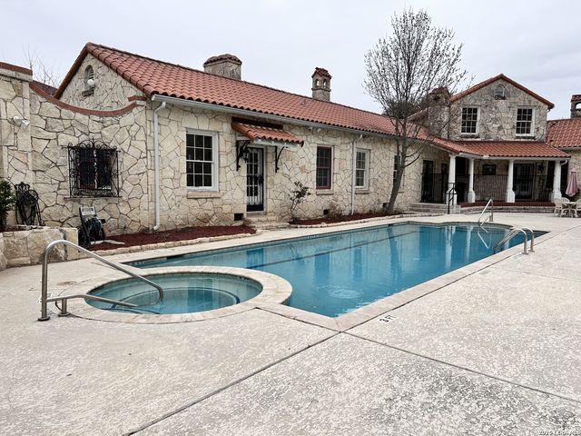 6160 Eckhert Rd Apt 108, San Antonio, TX 78240