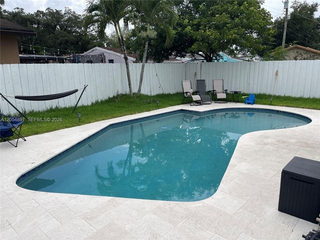 6610 Cody St, Hollywood, FL 33024