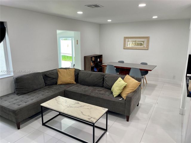 6610 Cody St, Hollywood, FL 33024