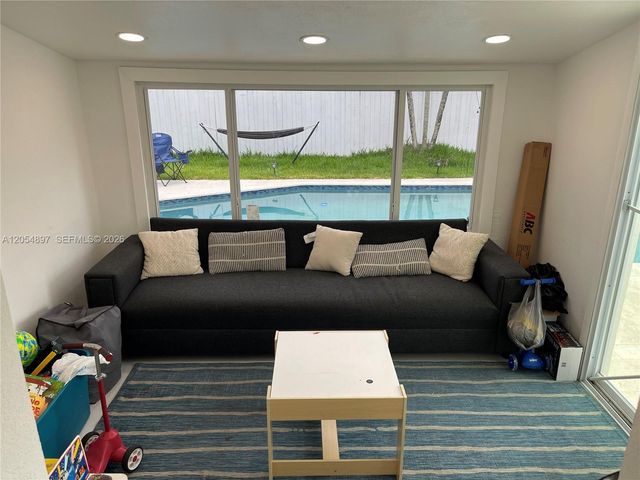 6610 Cody St, Hollywood, FL 33024