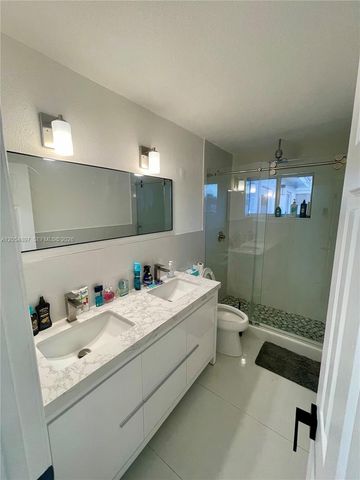 6610 Cody St, Hollywood, FL 33024