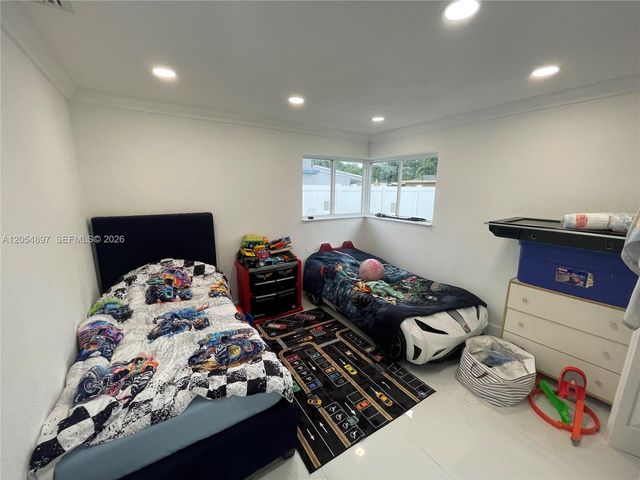6610 Cody St, Hollywood, FL 33024