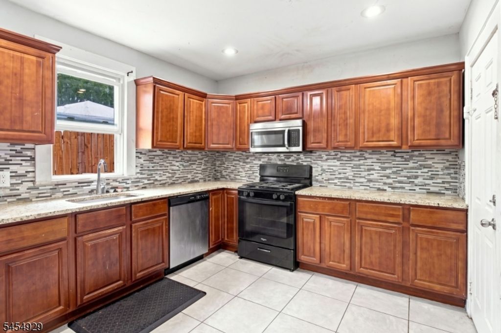283 Smith St, Newark City, NJ 07106 — photo 5