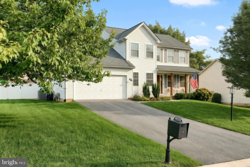 Image 3 of property listing at 2163 RILLIAN LN, York, PA 17404