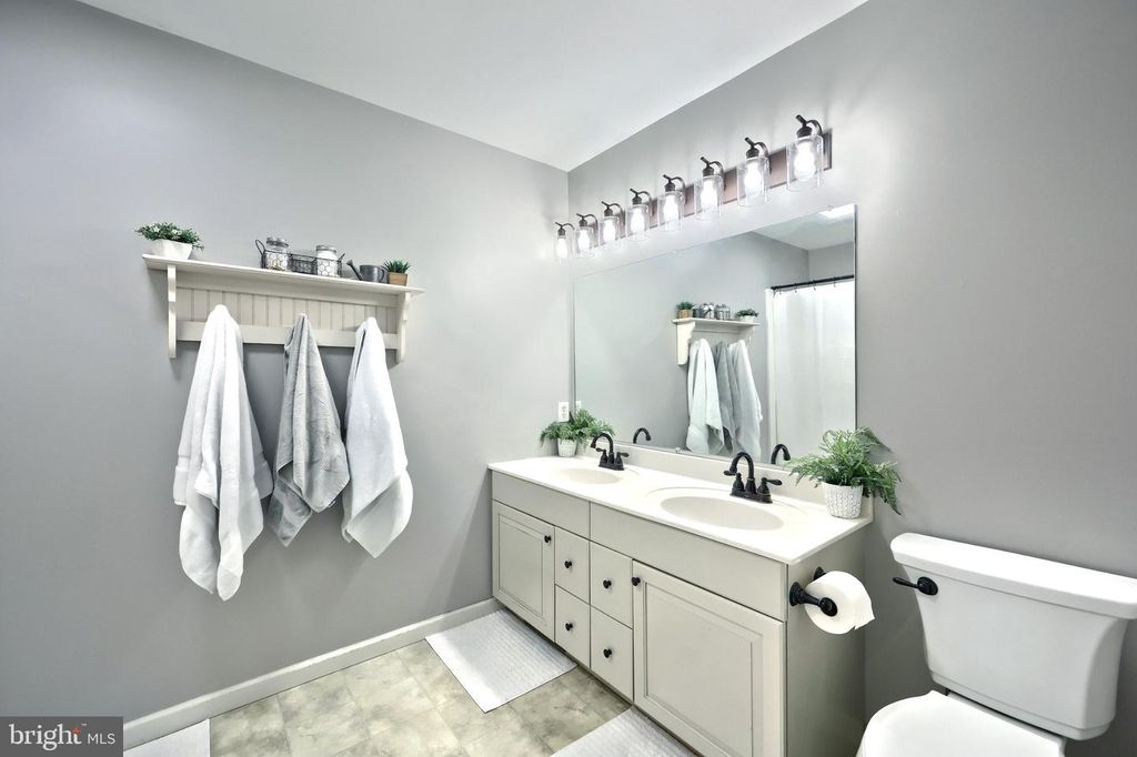 Image 40 of property listing at 2163 RILLIAN LN, York, PA 17404