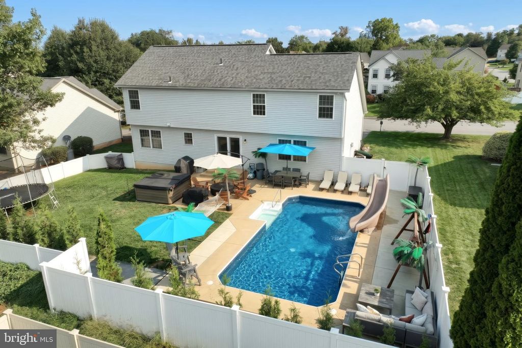 Image 8 of property listing at 2163 RILLIAN LN, York, PA 17404