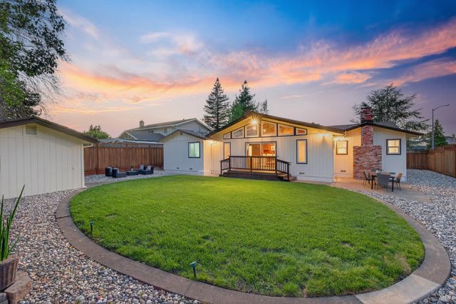 2447 Rigdon St, Napa, CA 94558