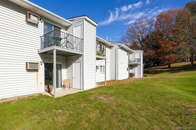 6 Yew Court A, Fishkill, NY 12524