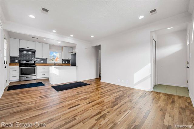 28367 Rosemont Street, Roseville, MI 48066