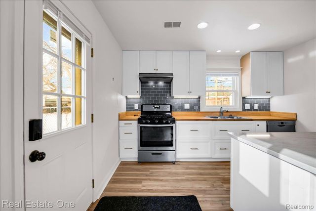 28367 Rosemont Street, Roseville, MI 48066