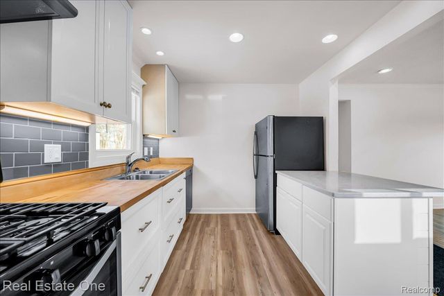 28367 Rosemont Street, Roseville, MI 48066