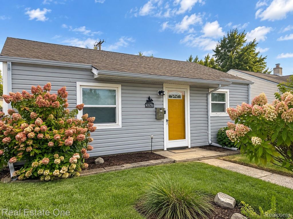 28367 Rosemont Street, Roseville, MI 48066