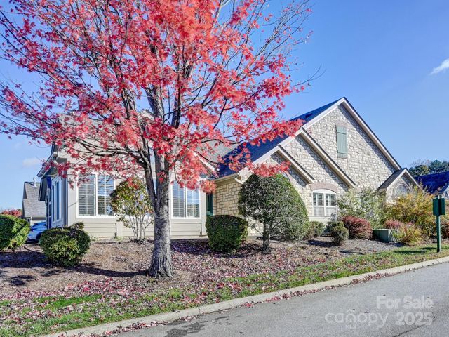 44 Braeburn Way, Flat Rock, NC 28731