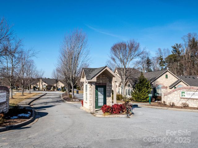 44 Braeburn Way, Flat Rock, NC 28731