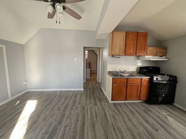 28 E 157th Street, Harvey, IL 60426