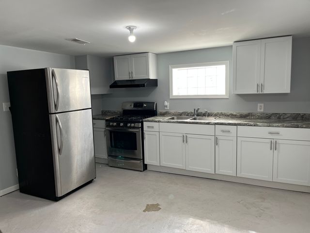 28 E 157th Street, Harvey, IL 60426