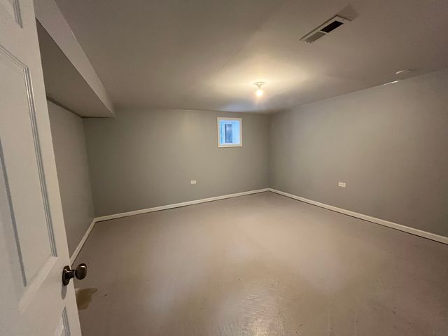 28 E 157th Street, Harvey, IL 60426