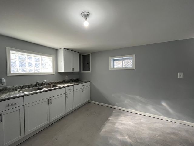 28 E 157th Street, Harvey, IL 60426