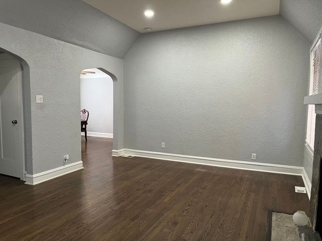 28 E 157th Street, Harvey, IL 60426