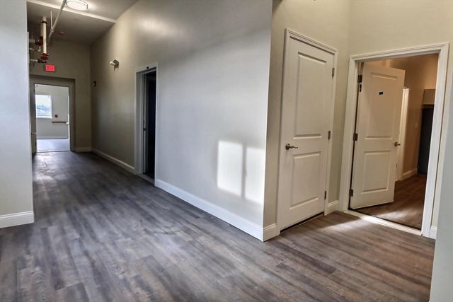 82 Concord St 4C, Framingham, MA 01702