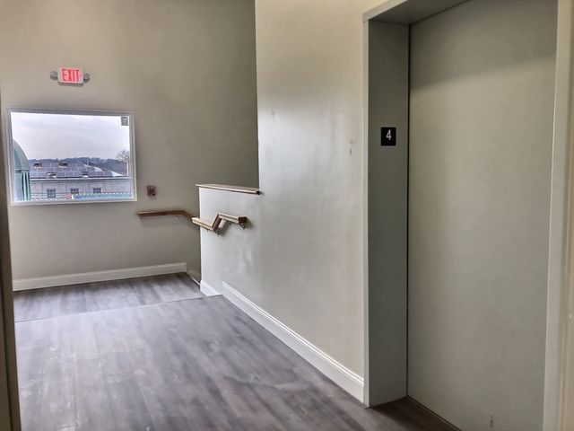 82 Concord St 4C, Framingham, MA 01702