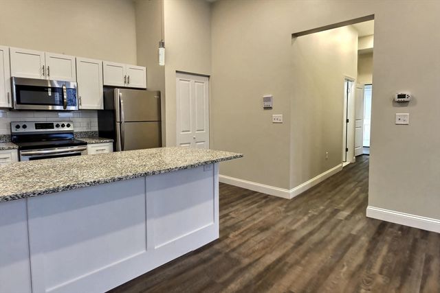 82 Concord St 4C, Framingham, MA 01702