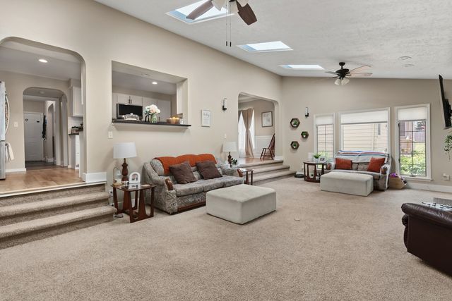 3008 E 18th Street, Davenport, IA 52803