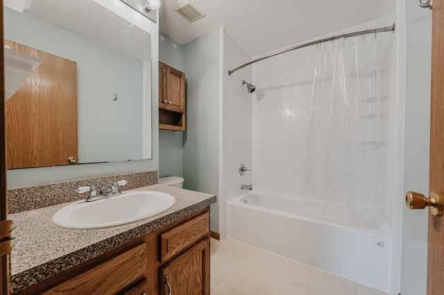 2557 Locksley Road, Grove City, OH 43123