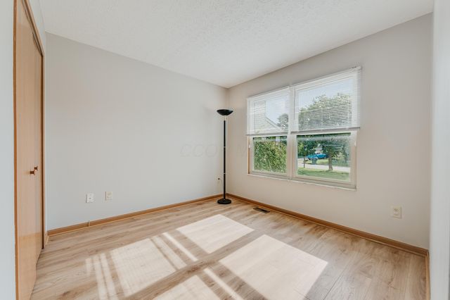2557 Locksley Road, Grove City, OH 43123