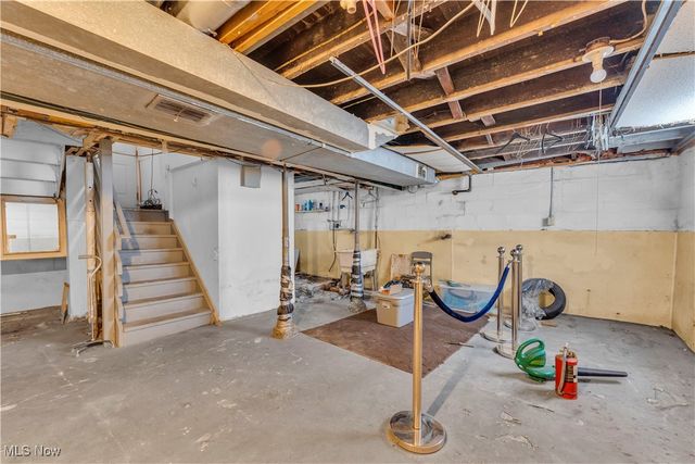 516 Whitney Avenue, Akron, OH 44306